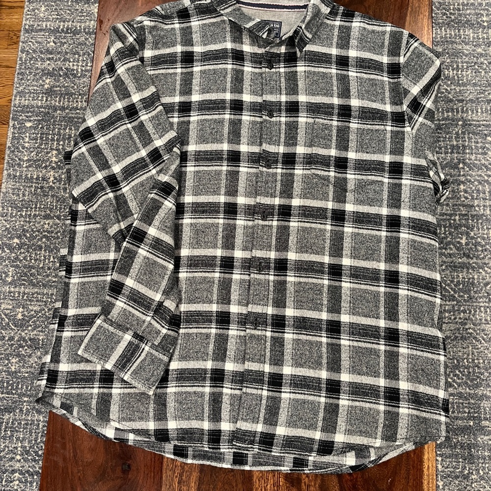 American Rag Gray and Black Plaid Men’s Button Down Flannel Shirt